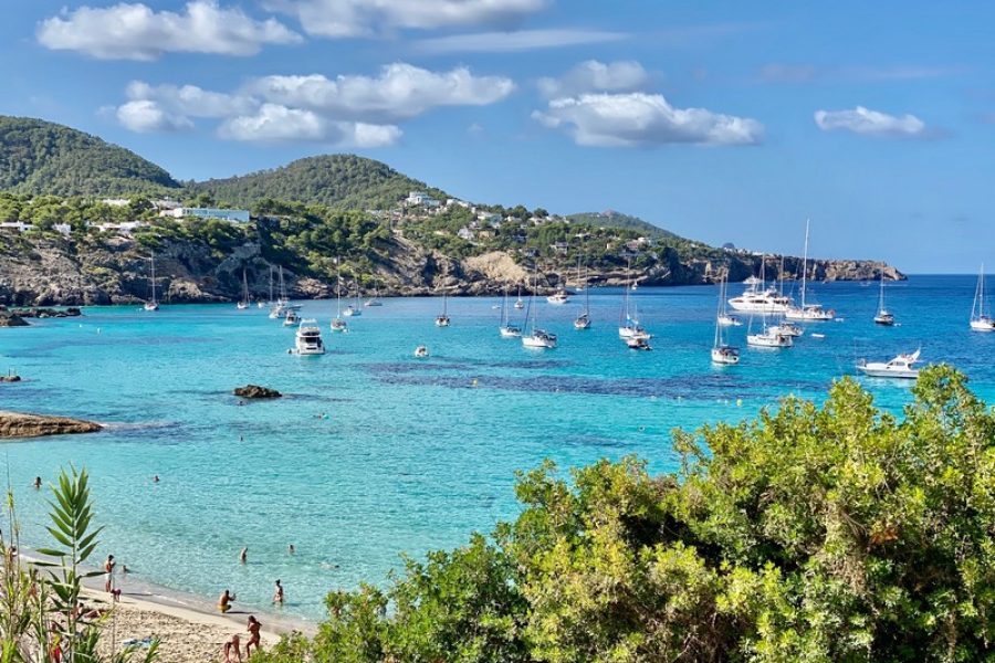 Ibica Avionom – Ostrvo zabave, plaža i sunca!